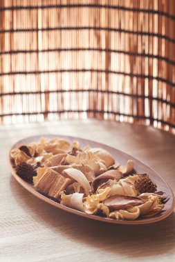 tabakta kuru bitkiler