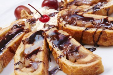 Elmalı turta ve dondurma.