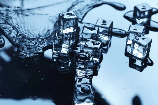 Cubos de hielo húmedos — Foto de Stock