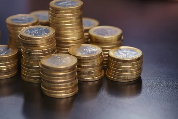 Pila de monedas en euros — Foto de Stock