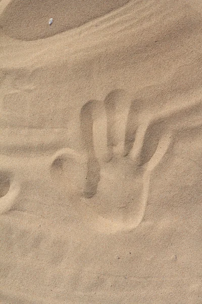 Handabdruck auf Sand — Stockfoto