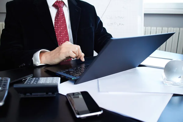 Businessman with laptop in office — Stock Photo, Image