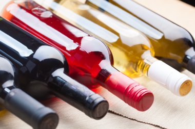 farklı şarap şişe