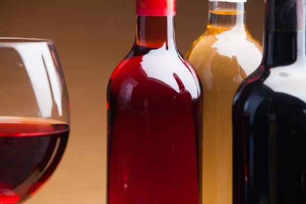 ボトルとワインのガラス — ストック写真