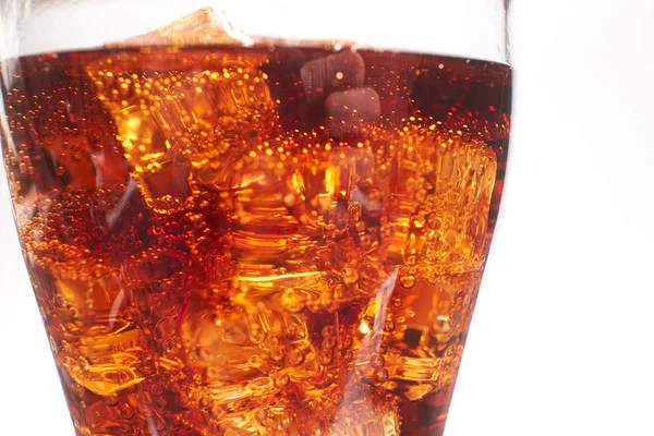 Cola mit Eiswürfeln — Stockfoto