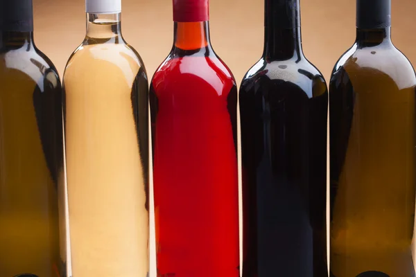 異なるワインのボトル — ストック写真