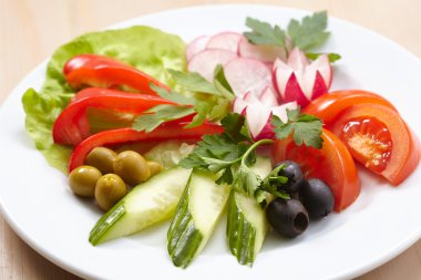 Tabakta taze sebzeler