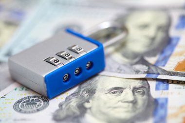 Doları Lirası üstünde asma kilit