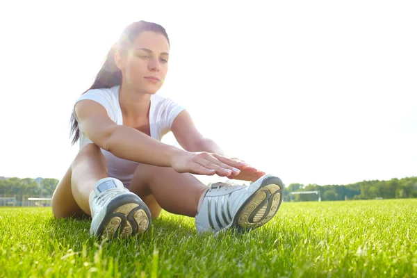 Spor egzersizleri yapıyor kadın — Stok fotoğraf