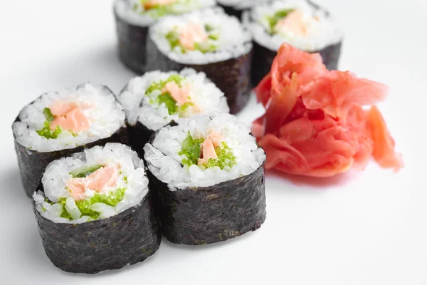 Sabroso sushi sobre blanco — Foto de Stock