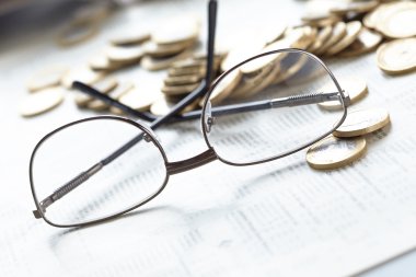 Euro sikke ve gözlük