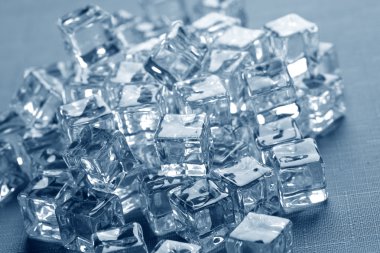 Islak buz küpleri