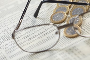 Euro sikke ve gözlük