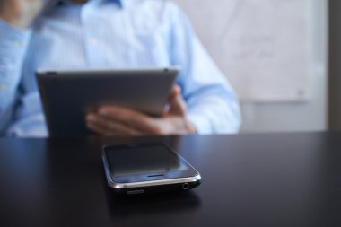 İşadamları dijital tablet ile
