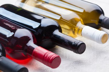 farklı şarap şişe