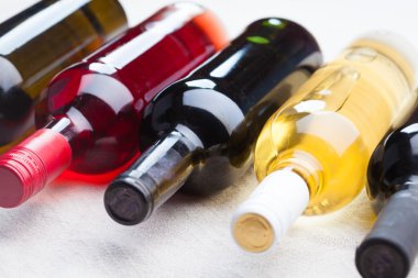 farklı şarap şişe