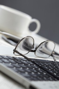 Gözlük ile iş kompozisyon