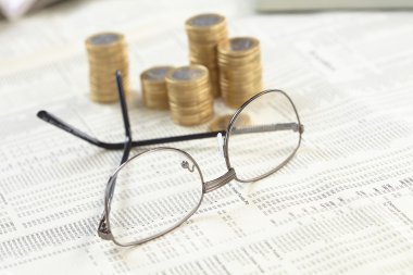 Euro sikke ve gözlük