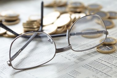 Euro sikke ve gözlük