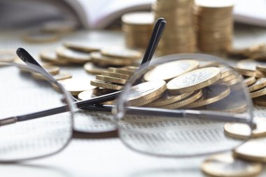 Euro sikke ve gözlük