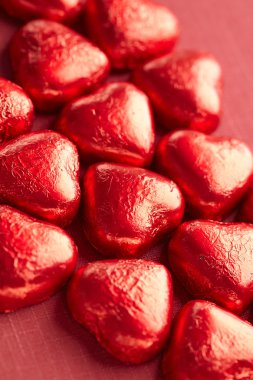 Kırmızı kalp şekerler