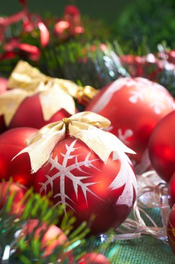 Renkli Noel süslemesi