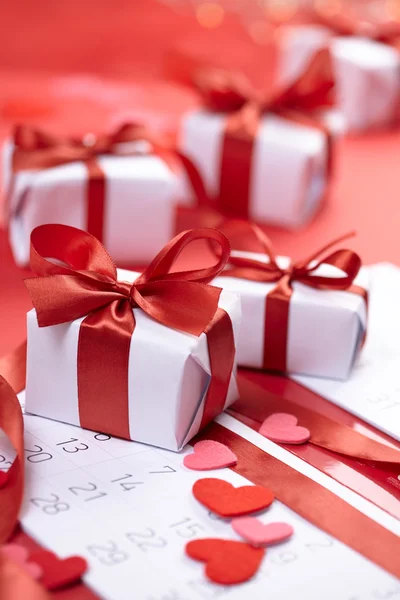 Gifts with red ribbons — Stock Photo, Image