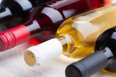 farklı şarap şişe