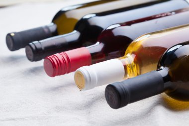 farklı şarap şişe