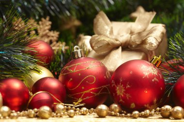 Renkli Noel süslemesi