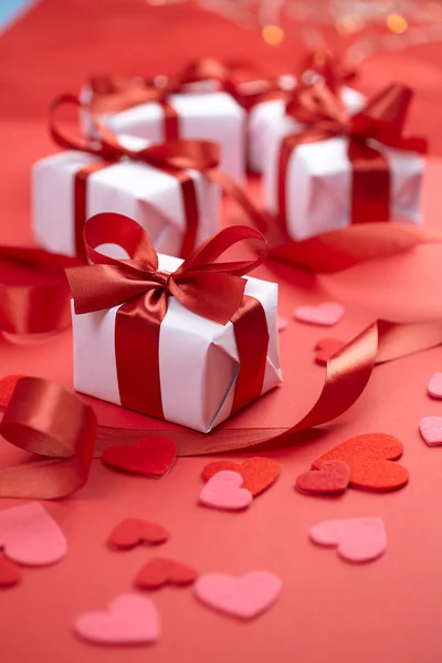 Gifts with red ribbons — Stock Photo, Image