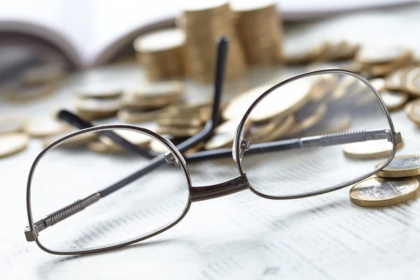 Composition with glasses and coins — Stock Photo, Image