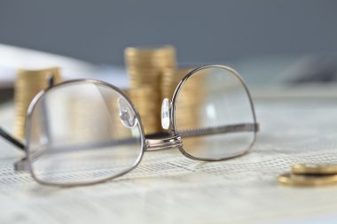 Euro sikke ve gözlük