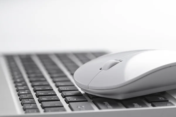 Комп'ютерна миша з клавіатурою — стокове фото