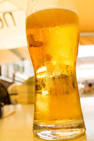 Glas Bier aus nächster Nähe — Stockfoto