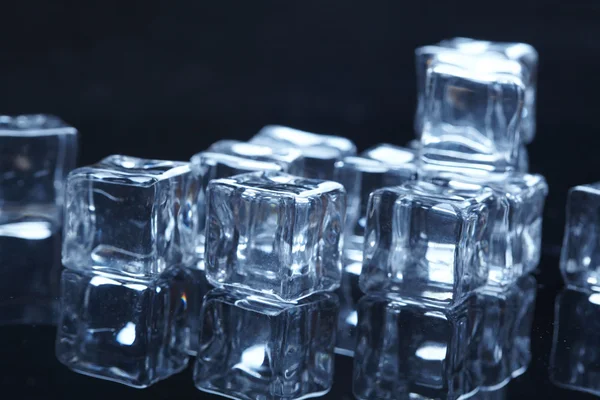 젖은 얼음 조각 — 스톡 사진