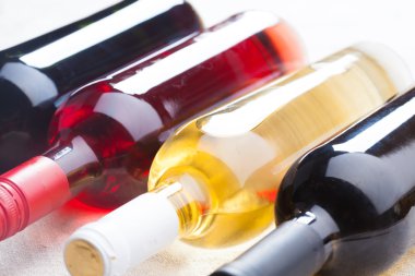 farklı şarap şişe