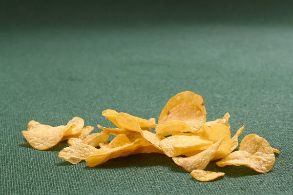 Finom Burgonya Chips Zöld Háttér — Stock Fotó