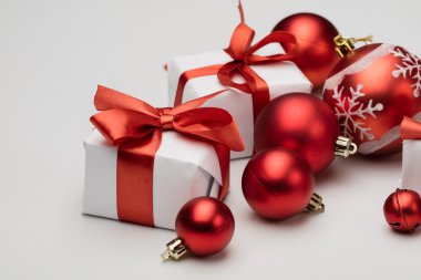 Noel süslemeleri ve hediyeleri