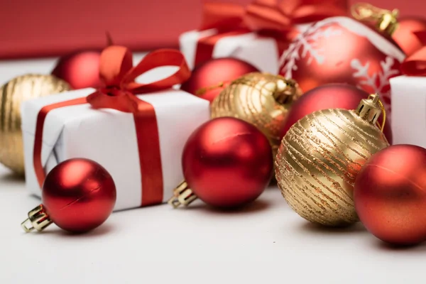 Noel süslemeleri ve hediyeleri