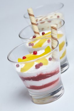 konserve şeftali ile tatlılar