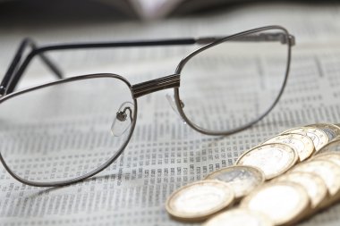 Euro sikke ve gözlük