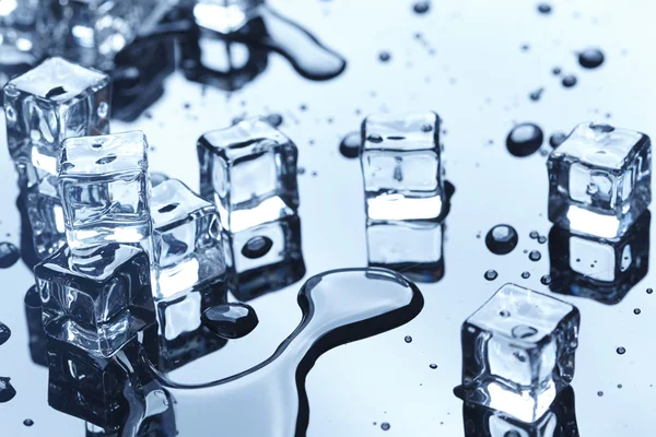 Cubi di ghiaccio bagnati — Foto Stock