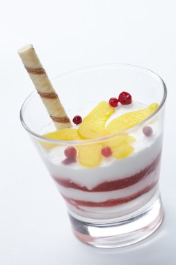 tatlı konserve şeftali ile