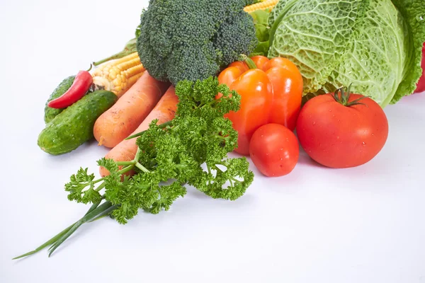 Verduras frescas sobre blanco — Foto de Stock