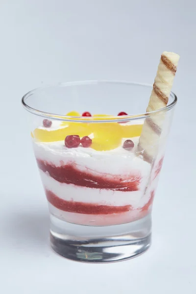 Dessert con frutta in vetro — Foto Stock