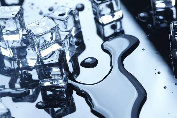 Cubi di ghiaccio bagnati — Foto Stock