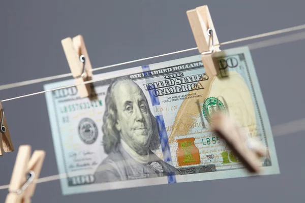 Clothespins com conceito de dólares — Fotografia de Stock