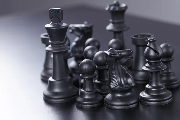 Masa üzerinde siyah satranç — Stok fotoğraf