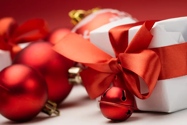 Decorações de Natal com caixas de presente — Fotografia de Stock